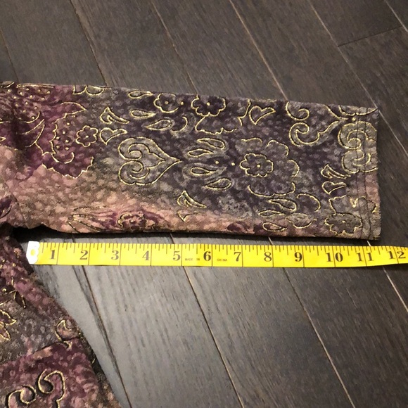 Tradition 3/4 Sleeves V-Neck Top - Picture 7 of 7